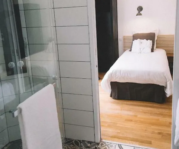 Pradelle Et Swimming Pool 2* Клермон-Ферран